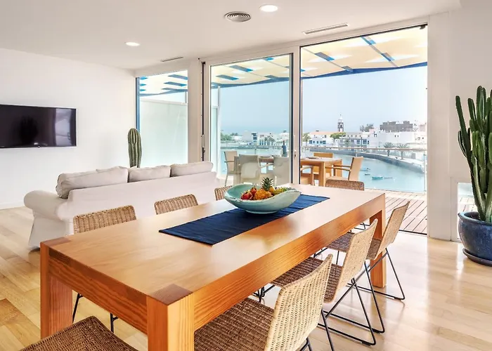 Lanzahost Monavista * Arrecife (Lanzarote)